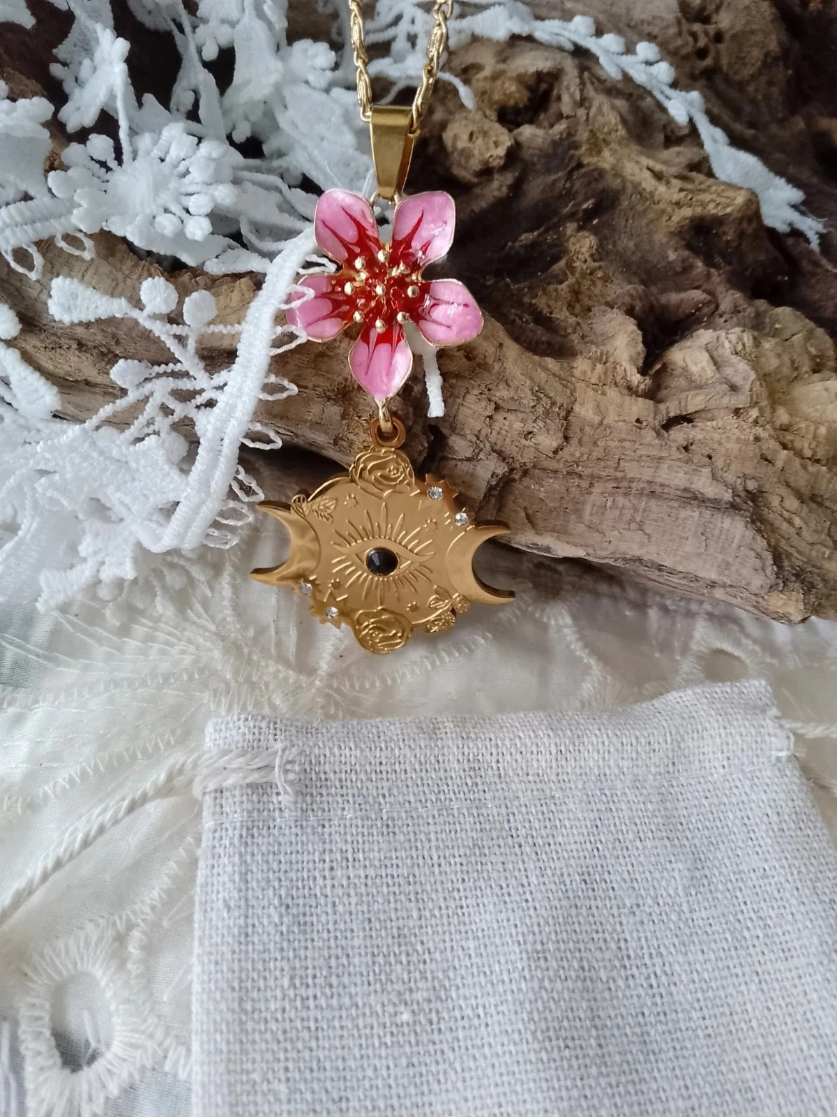 Talismancatting met maanoog-medaille en roze bloemconnector – photo 4